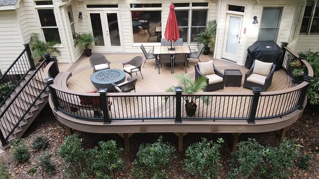 Custom Curved Deck builder and contractor - Raleigh, North Carolina