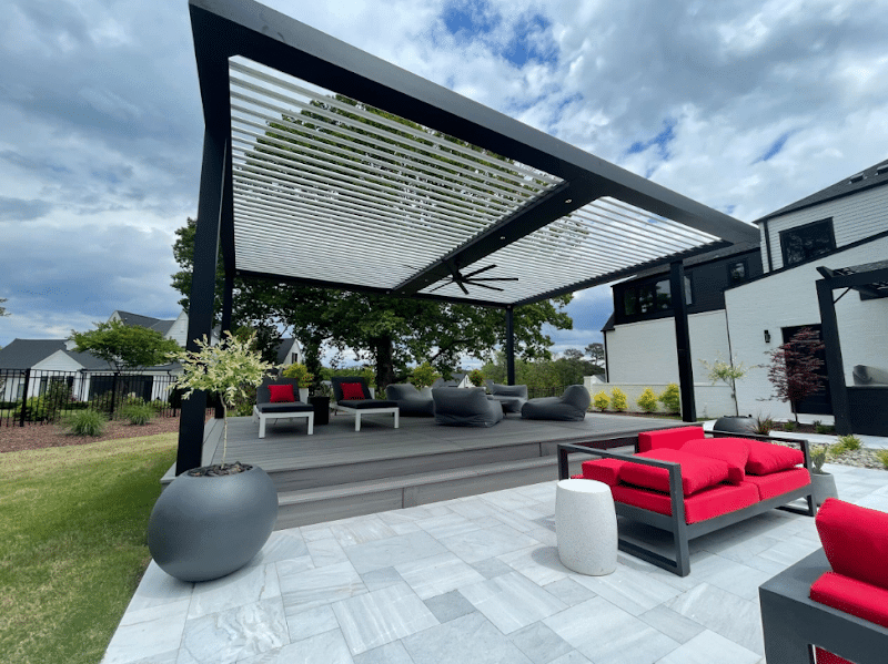 freestanding StruXure pergola with outdoor furniture